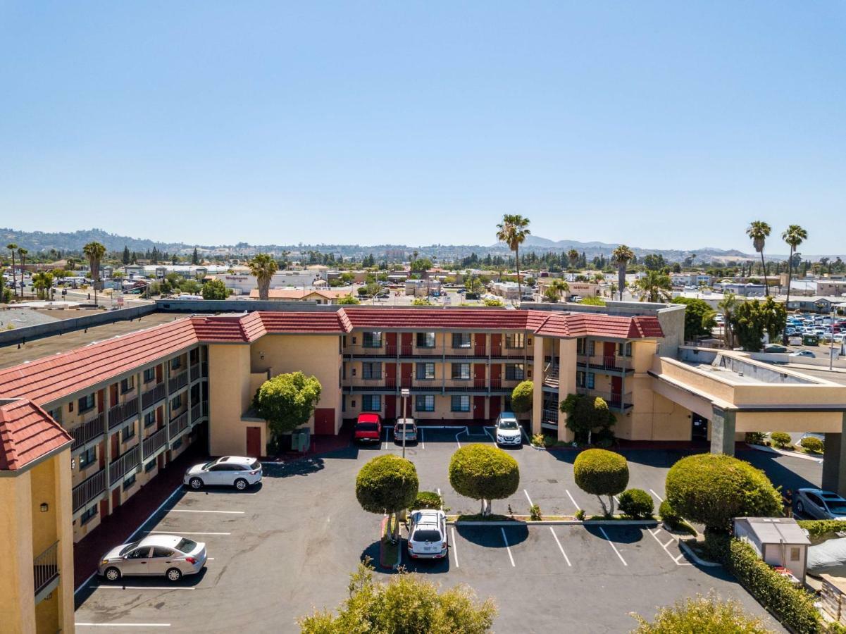 Rancho San Diego Inn & Suites Эль Каджон Экстерьер фото